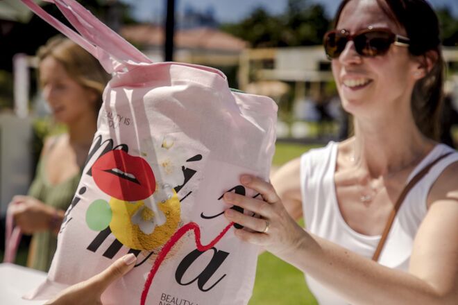 Oferta de um beauty bag.