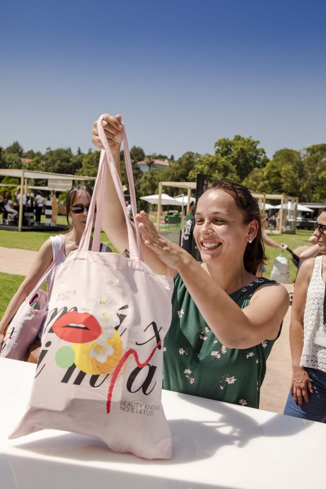 Oferta de um beauty bag.