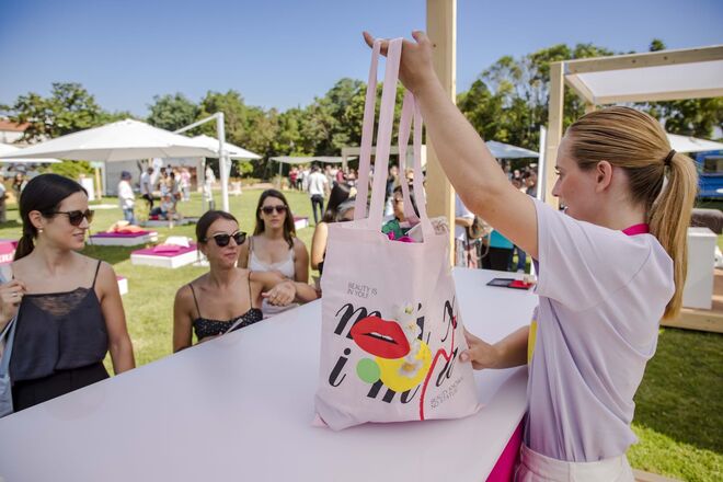 Oferta de um beauty bag.