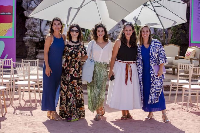 Convidadas da talk "A Luta Pelo Fim do Assédio": Filipa Frias, relações públicas e manager de influencers na L'Óreal, Isabel Ventura, investigadora na área de Estudos sobre as Mulheres e autora da tese de doutoramento Medusa no Palácio da Justiça ou uma História da violação sexual, Rita Brütt, atriz e uma voz ativa nestas temáticas sociais, e  Paula Cosme Pinto, ativista e autora da página A Vida de Saltos Altos, moderada por Rita Lúcio Martins (à direita). 