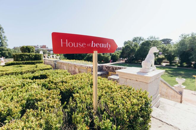 O sunset da Steve Madden ocorreu no Máxima House of Beauty. 