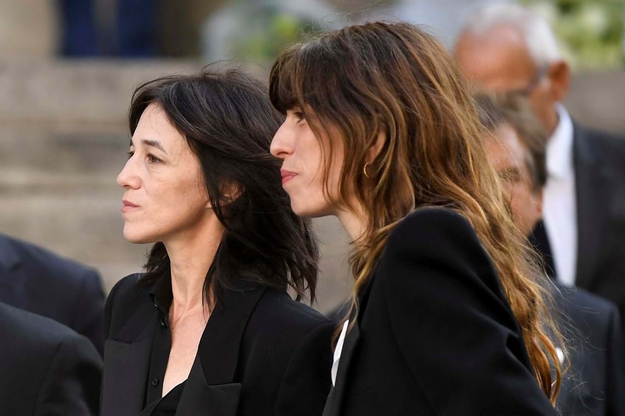 Charlotte Gainsbourg e Lou Doillon, filhas de Jane Birkin.
