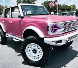 Que tal ir à estreia de 'Barbie' ao volante de um Ford Bronco… da Barbie?!