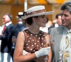 Vestido de Julia Roberts em 'Pretty Woman' volta a ser tendência e está ao alcance de todos