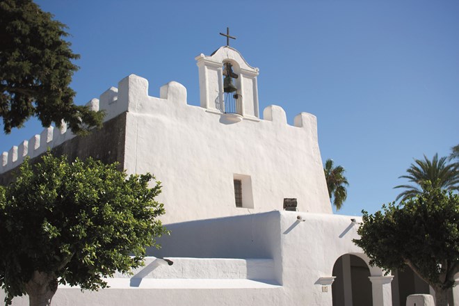 Há milhares de anos atrás, Ibiza foi habitada por cartaginenses, romanos, vândalos, bizantinos e árabes.