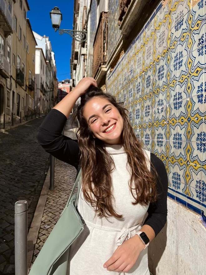 Carolina Raposo tem 22 anos e é acompanhada pelo médico psiquiatra João Carlos Melo.