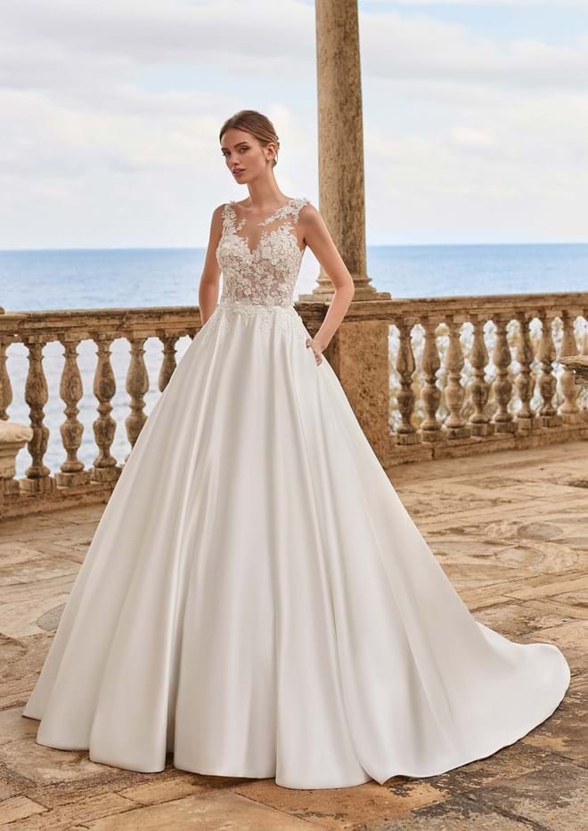 Modelo Hestia da coleção Marchesa x Pronovias.