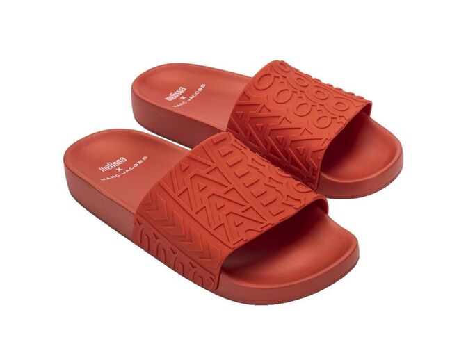Sandálias Slide, €130, Melissa X Marc Jacobs.