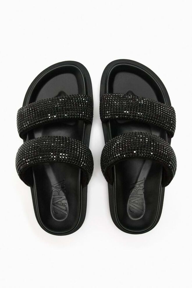 Sandálias, €39,95, Zara.