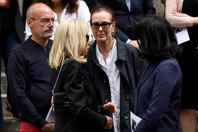 No centro, a atriz francesa Carole Bouquet.