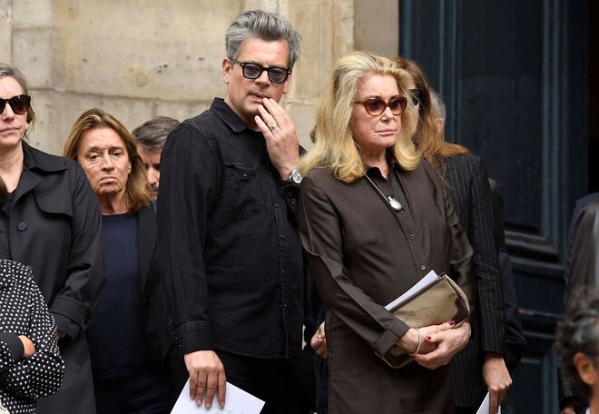 Benjamin Biolay, cantor francês, e Catherine Deneuve, atriz francesa.
