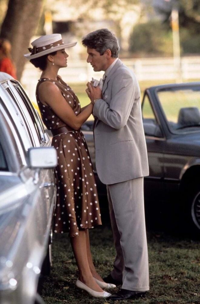 Eis a célebre cena com Julia Roberts e Richard Gere.