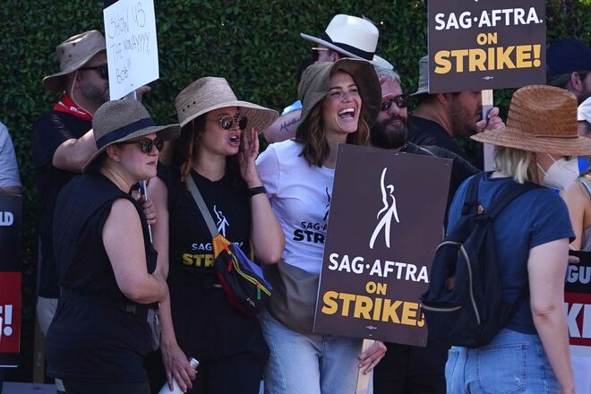 A atriz Mandy Moore ('This is Us') na manifestação de Los Angeles.