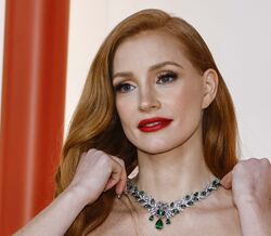 Jessica Chastain admite ter vomitado em palco antes de beijar colega 