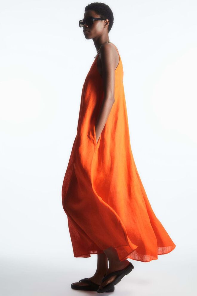 Vestido, €125, Cos.