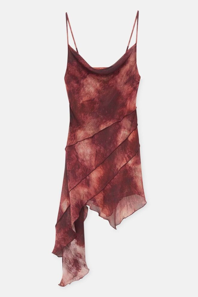 Vestido em crepe, €27,99, Pull&Bear.