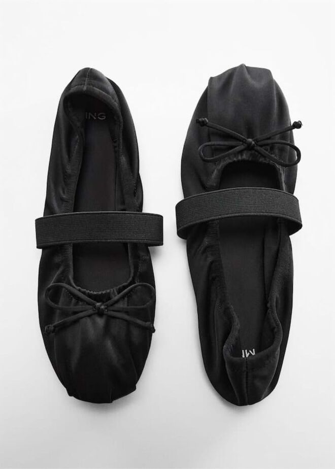 Bailarinas em cetim, €29,99, Mango.