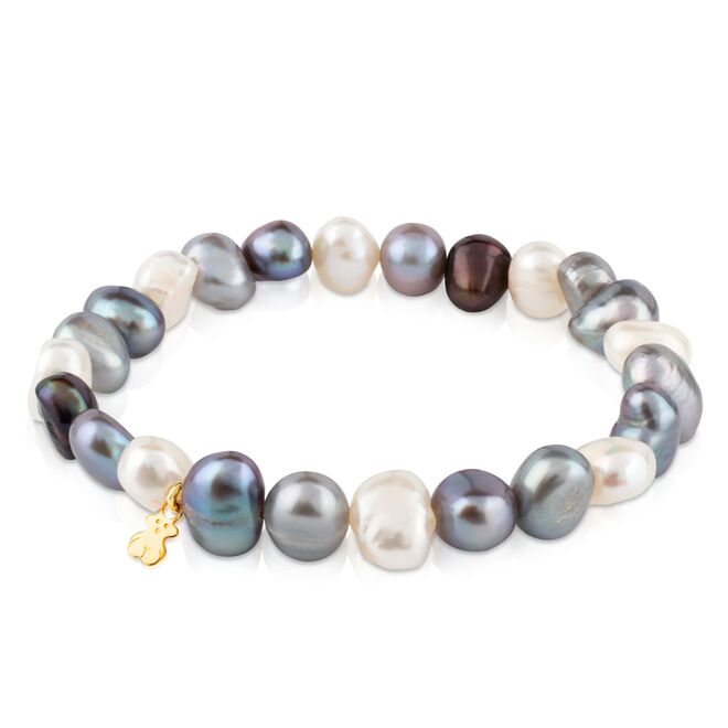 Pulseira Sweet Dolls em ouro amarelo de 18 quilates e pérolas barrocas, €39, Tous.