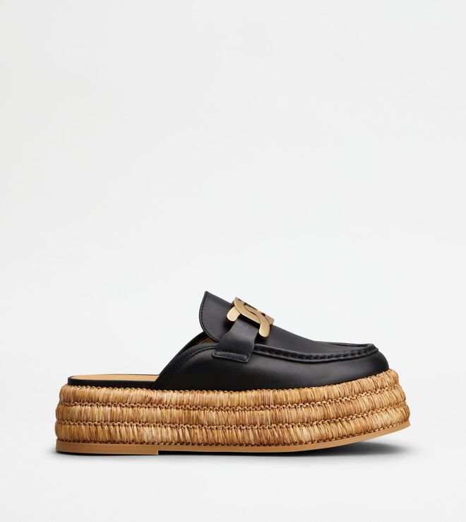 Mules Kate em pele e juta, agora €510, Tod’s.