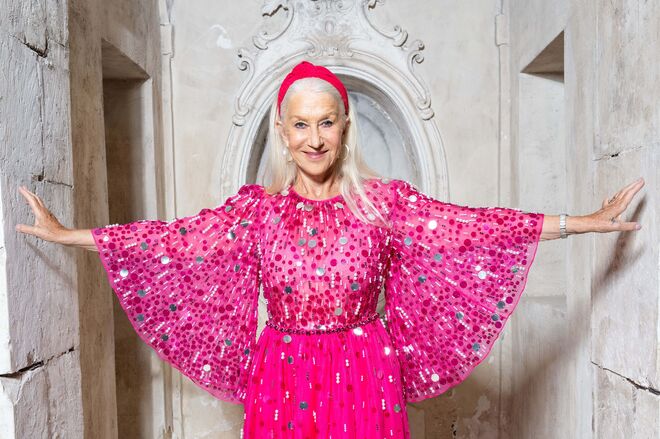 Helen Mirren surpreendeu na edição de setembro de uma revista de moda.