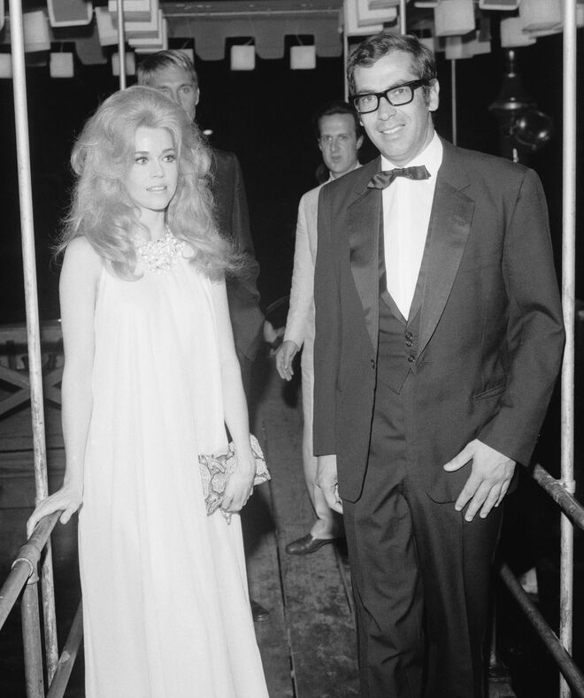 A festa no palácio Vendramini-Calergi, de 400 anos, foi o evento mais chique do 28º Festival de Cinema de Veneza. A atriz e o então marido, estavam acompanhado por convidados como Elizabeth Taylor e Richard Burton.