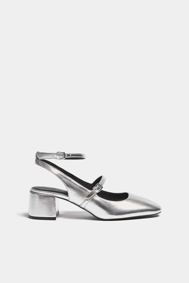 Sapatos, €29,99, Pull & Bear