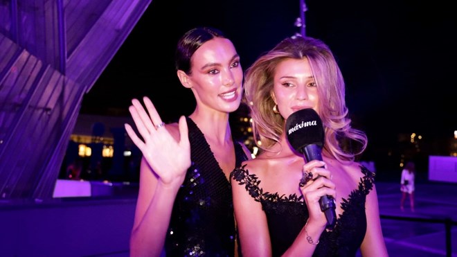 Lovisa e Sofi ANckarman evocam-nos a cultura do norte da europa e como as mulheres se apoiam umas às outras.