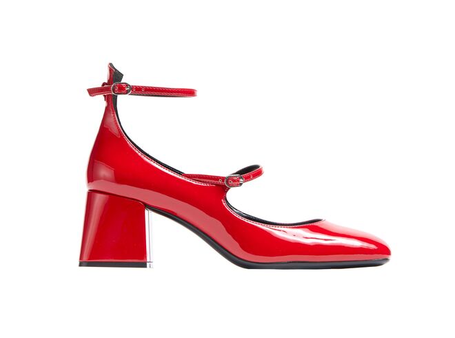 Mary Jane pumps em pele envernizada, €39,99, 
Mango.