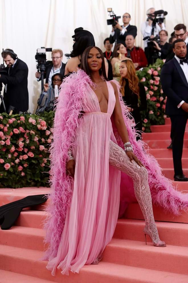 Vestido de Valentino que Naomi usou na MET Gala de 2019 e que poderá ser visto na exposição