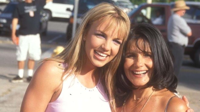 Britney Spears e Lynne Spears, em 1999.