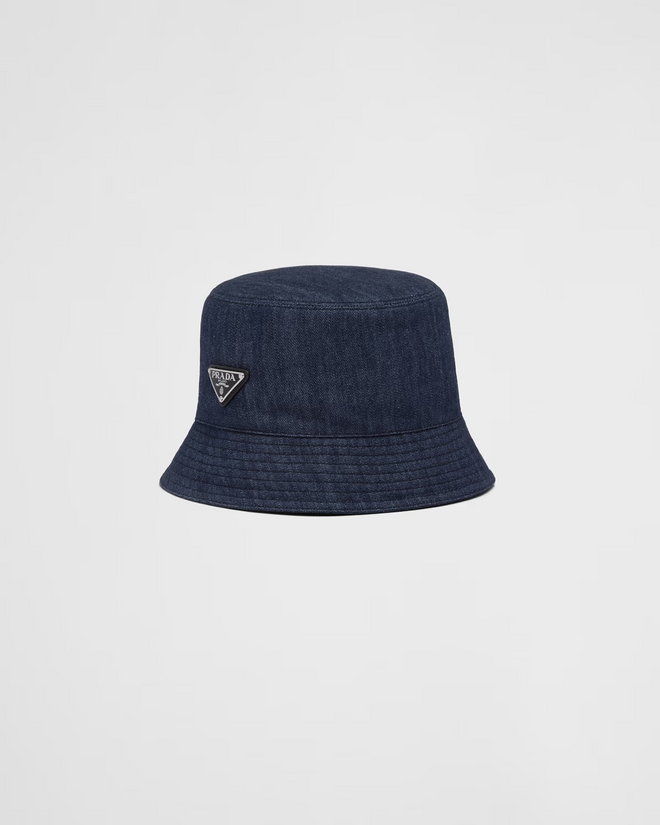 Chapéu, €580, Prada