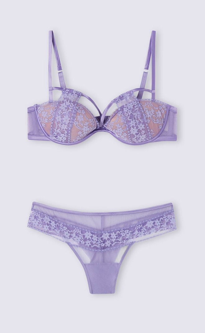 Soutien Secret Party, €39,90, e cuecas Secret Party,€12,90