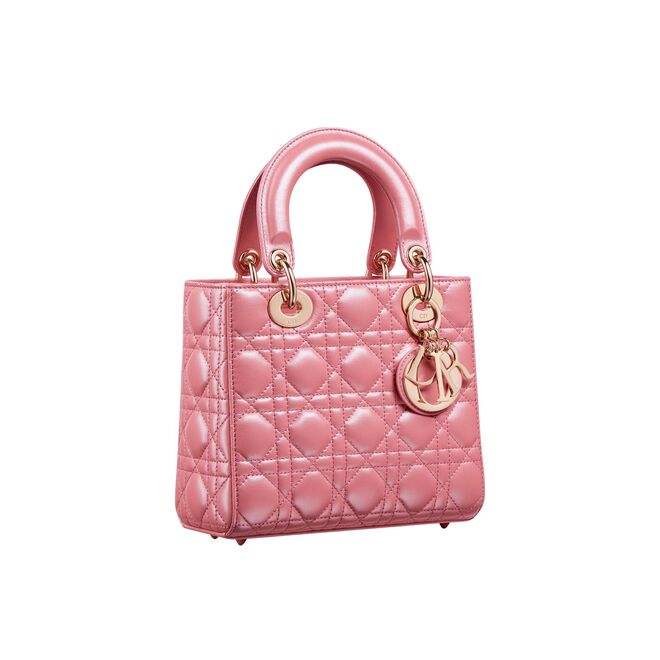 Carteira Small Lady Dior em pele com acabamento nacarado, preço sob consulta, Dior.