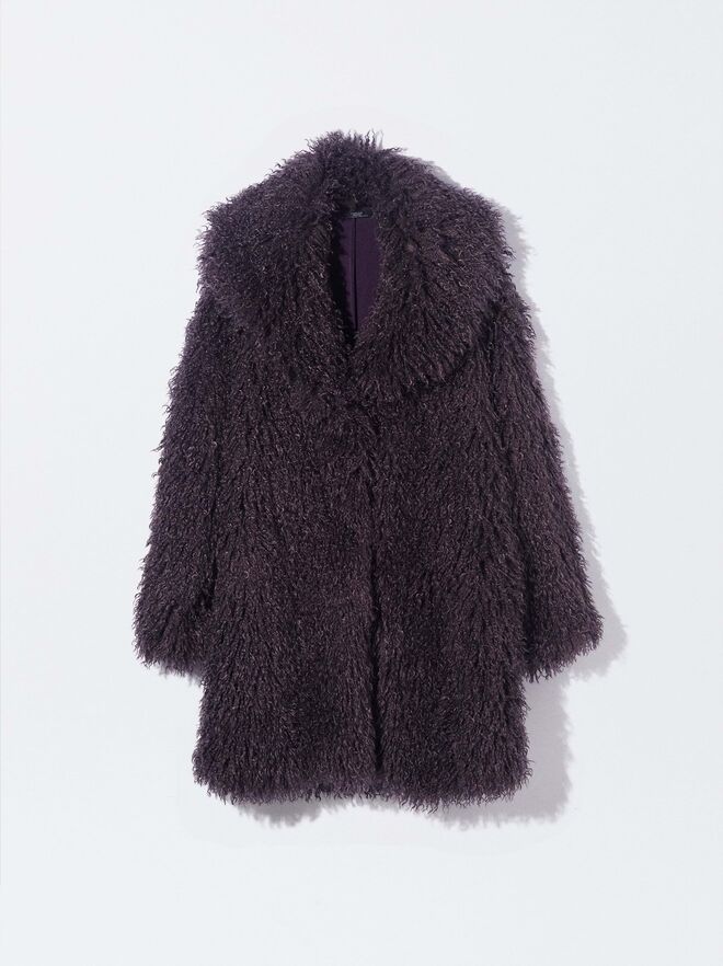 Casaco em pelo sintêtico, €79,99, Parfois.