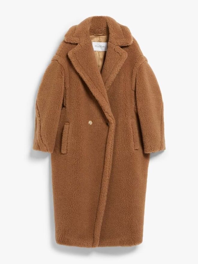 Casaco em pelucia, €2.349, Max Mara.