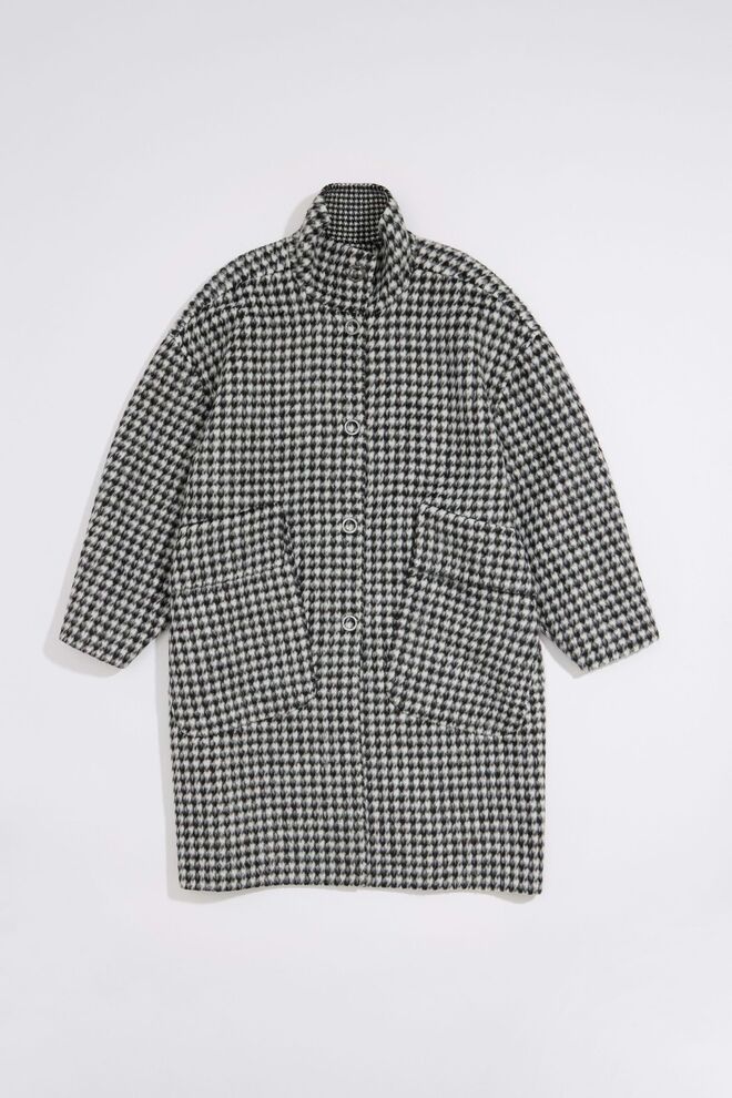 Casaco em lã, €177, Bimba Y Lola.