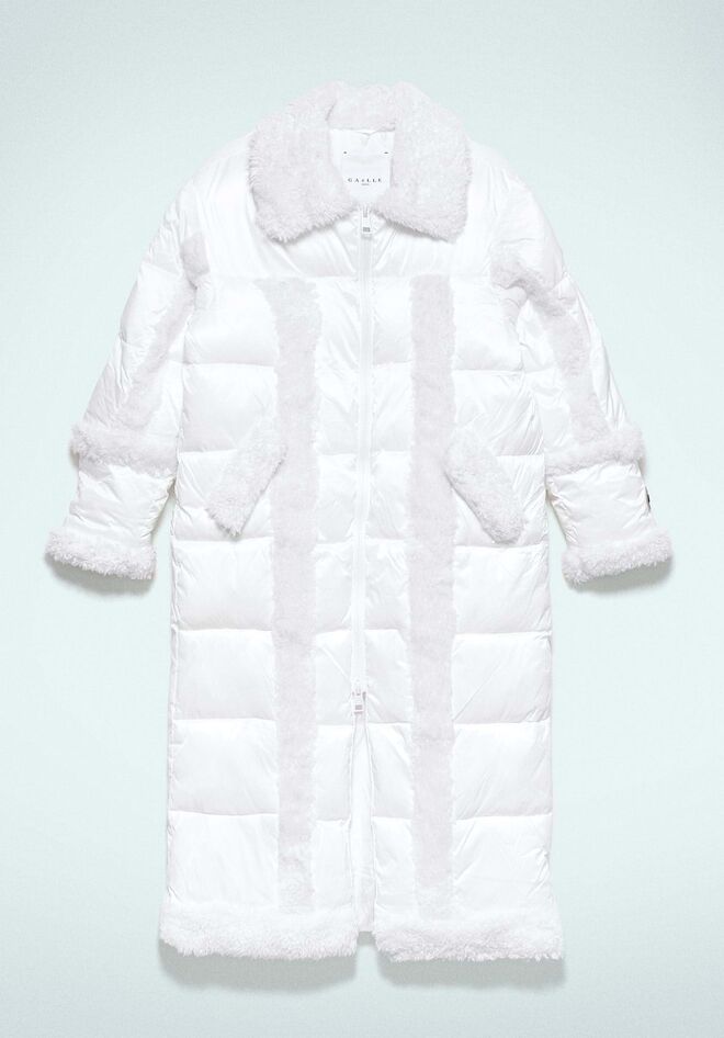 Casaco em nylon e pelucia, €151, Gaëlle Paris.