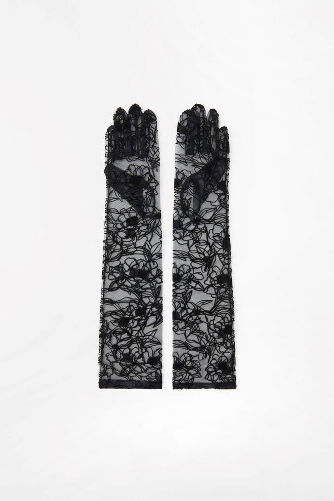 Luvas em renda, €17,95, Zara.