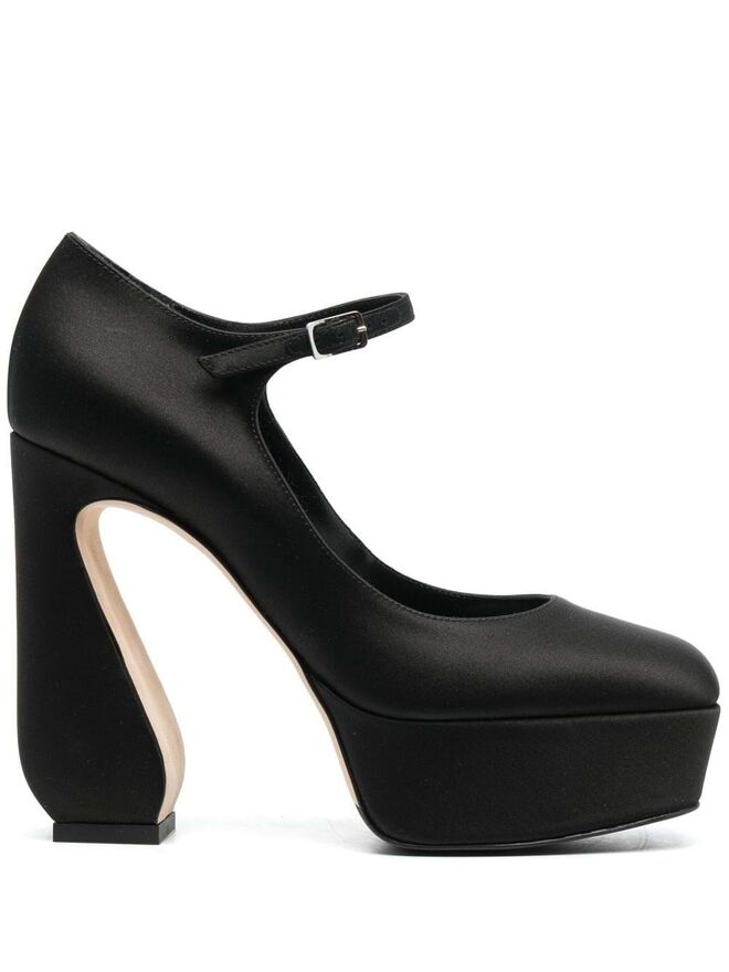 Sapatos Mary Jane pumps em cetim, €653, Si Rossi by Sergio Rossi em Farfetch.com.