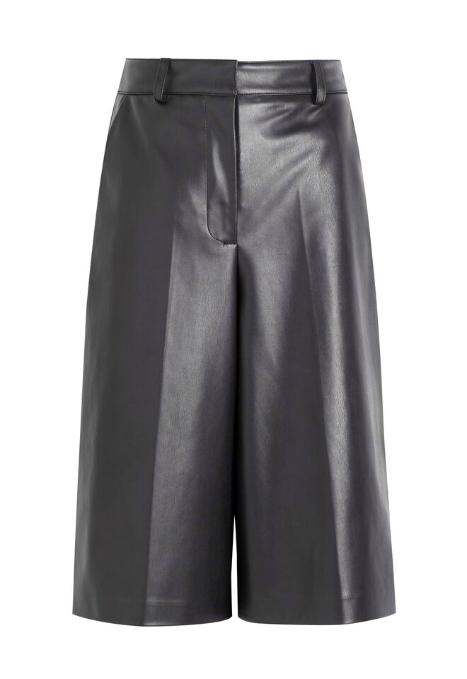 Calções, €39,99, Mango