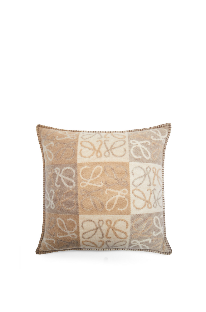 Almofada, €590, Loewe