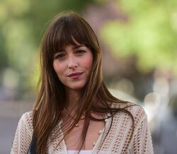 De Dakota Johnson a Jennifer Lawrence. Elas mostram que os cabelos compridos estão de volta