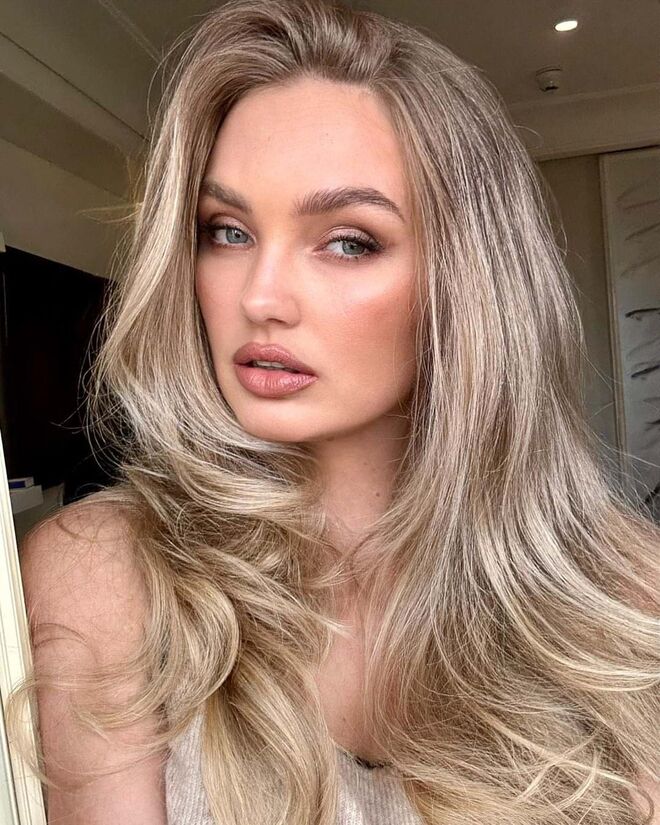 Modelo e criadora de conteudo Romee Strijid