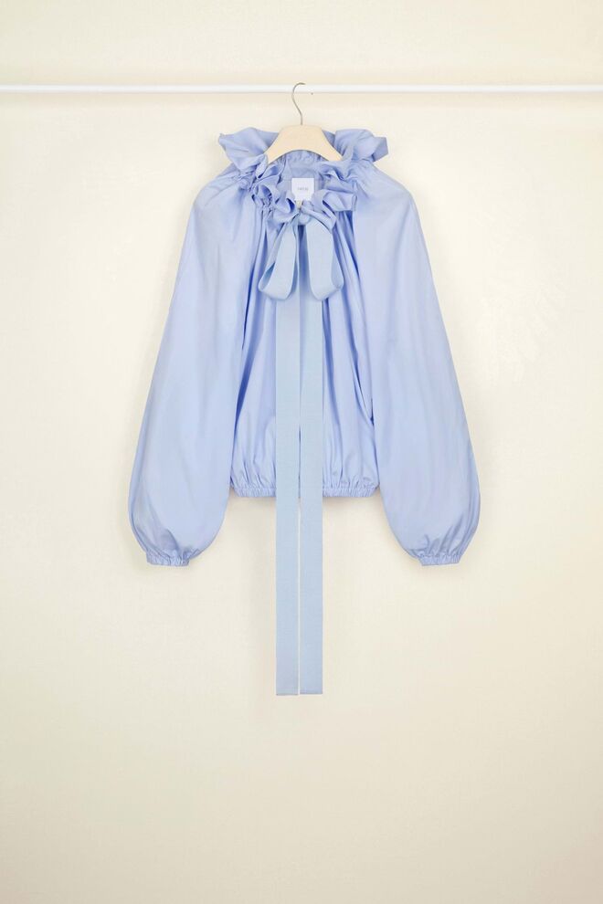 Blusa em algodão, €450, Patou.