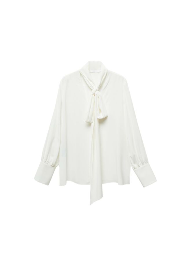 Blusa em cetim, €35,99, Mango.