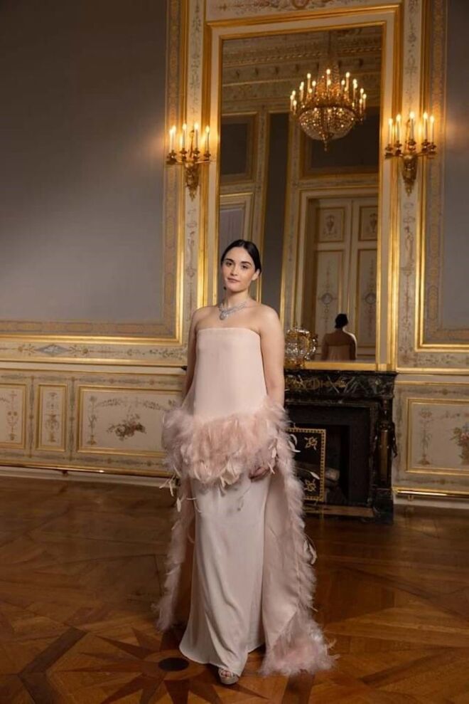 Com um vestido rosa pastel de Antonio Grimaldi, o bisavô da socialite fundou a empresa "Pepsi Cola" na Venezuela em 1940. A sua avó é uma colecionadora internacional de arte que supervisiona a fundação CIFO. O pai foi nadador nacional e representou a Venezuela em competições internacionais e o seu tio também participou nos Jogos Olímpicos. Ambos os seus primos fazem parte da equipa nacional venezuelana e vão competir nos Jogos Olímpicos de Paris em 2024.