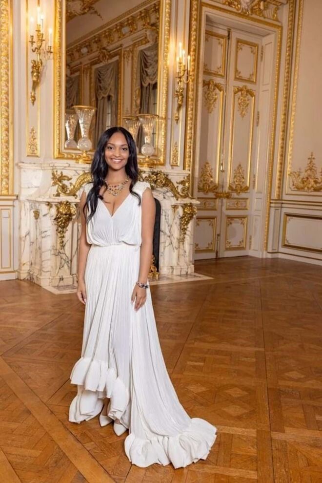 Deslumbrante com o seu vestido de marca Lanvin, o pai é o bisneto do Imperador Haile Selassie da Etiópia. Lissie acaba de se formar em Biologia Molecular, Celular e do Desenvolvimento e tem como o seu cavaleiro Harper, o neto de Gregory Peck.