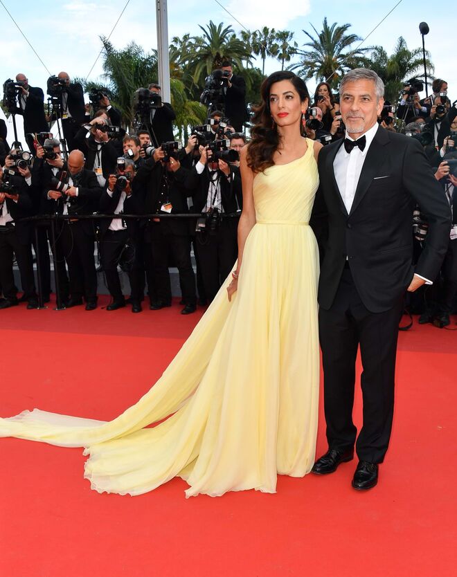 Amal, vestida em Atelier Versace, e George Clooney na estreia de "Money Monster" durante a 69ª edição do Festival de Cinema de Cannes, a 12 de maio de 2016