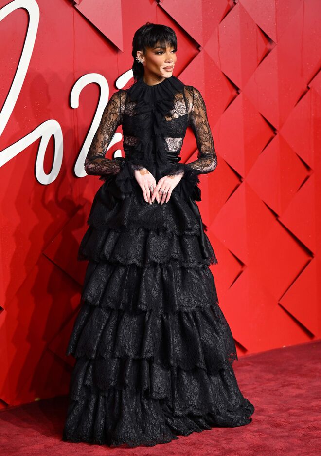 Winnie Harlow em Richard Quinn