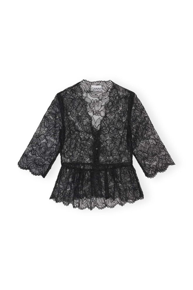 Blusa em renda, €295, Ganni.